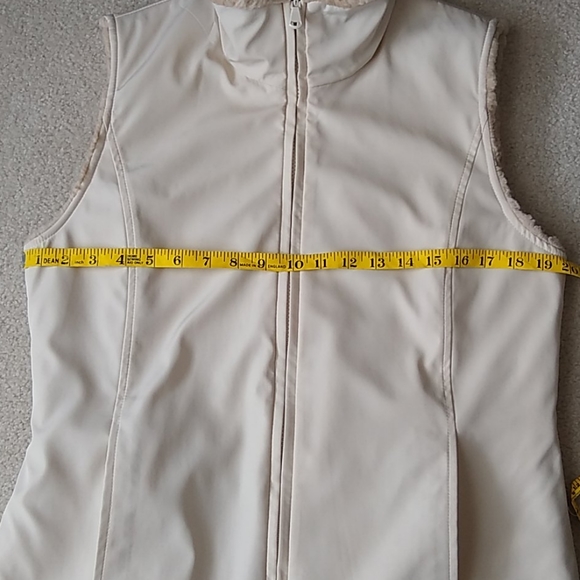 KRISTEN BLAKE Cream Color Reversible Faux Fur Vest - Picture 10 of 11